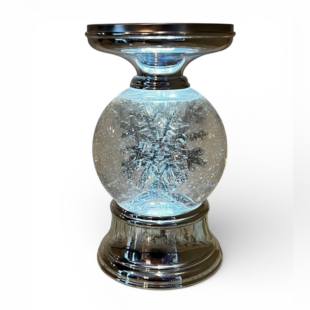 Bath & Body Works Christmas Musical Snowflake Water Globe candle pedestal.